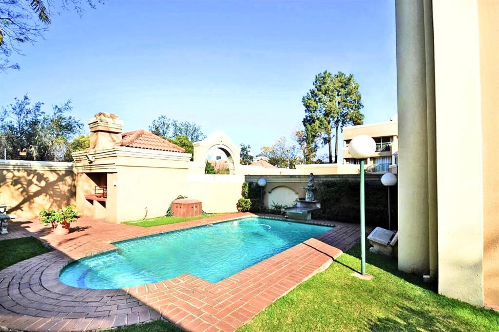 Embassy Gardens 17 West Rd South Morningside Sandton Johannesburg Secure 2 Bedroom fully furnished apartment with 24hrs security