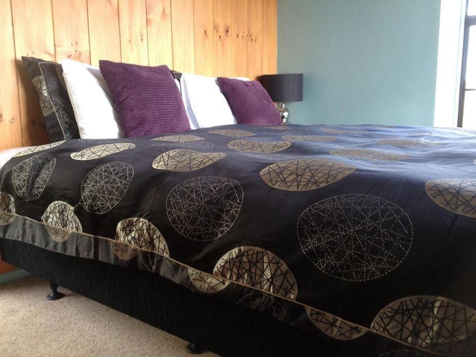Grafton Cottage & Chalets