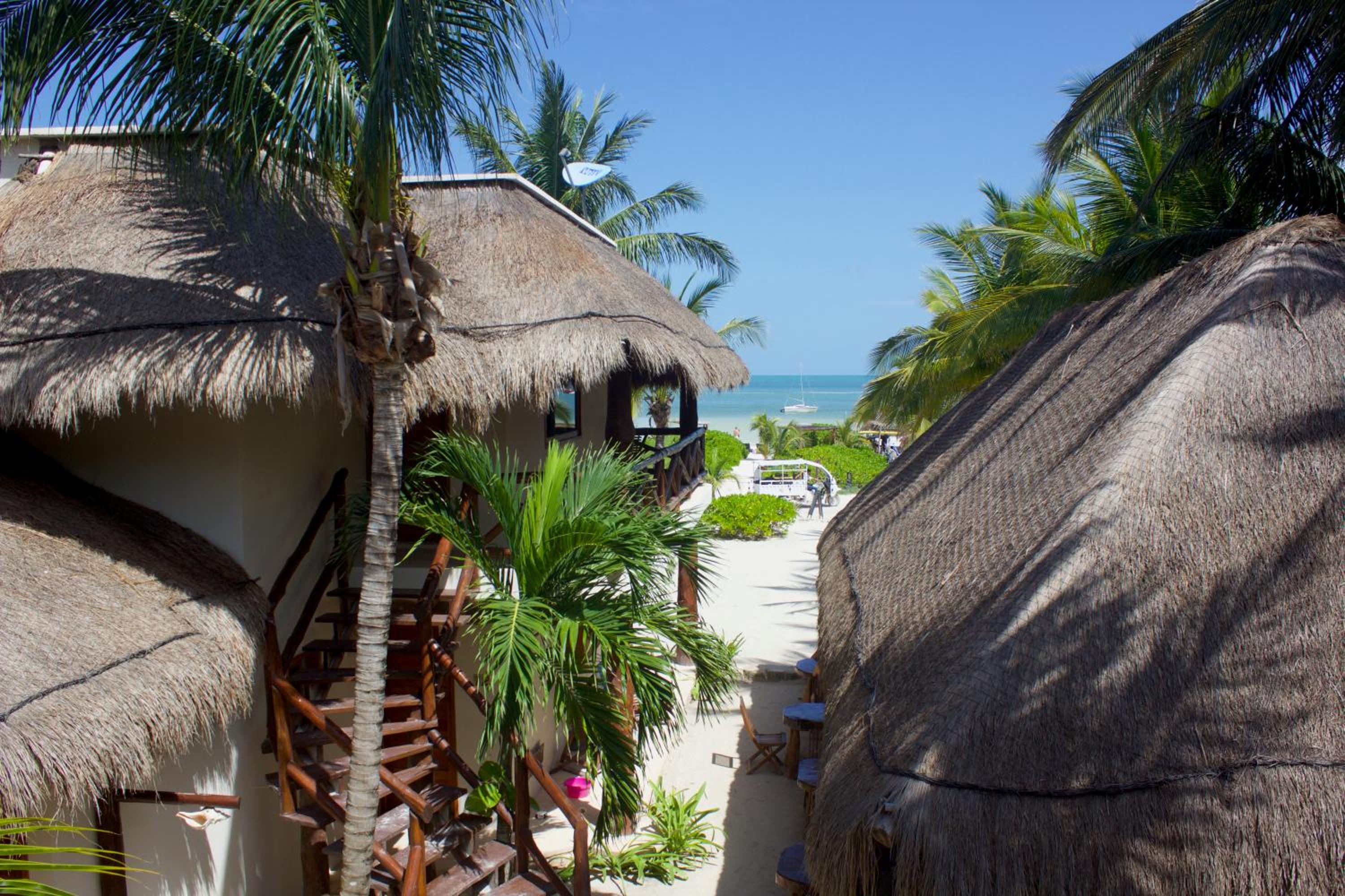 Hotel Casa Iguana Holbox - Beachfront Hotel - Image 1