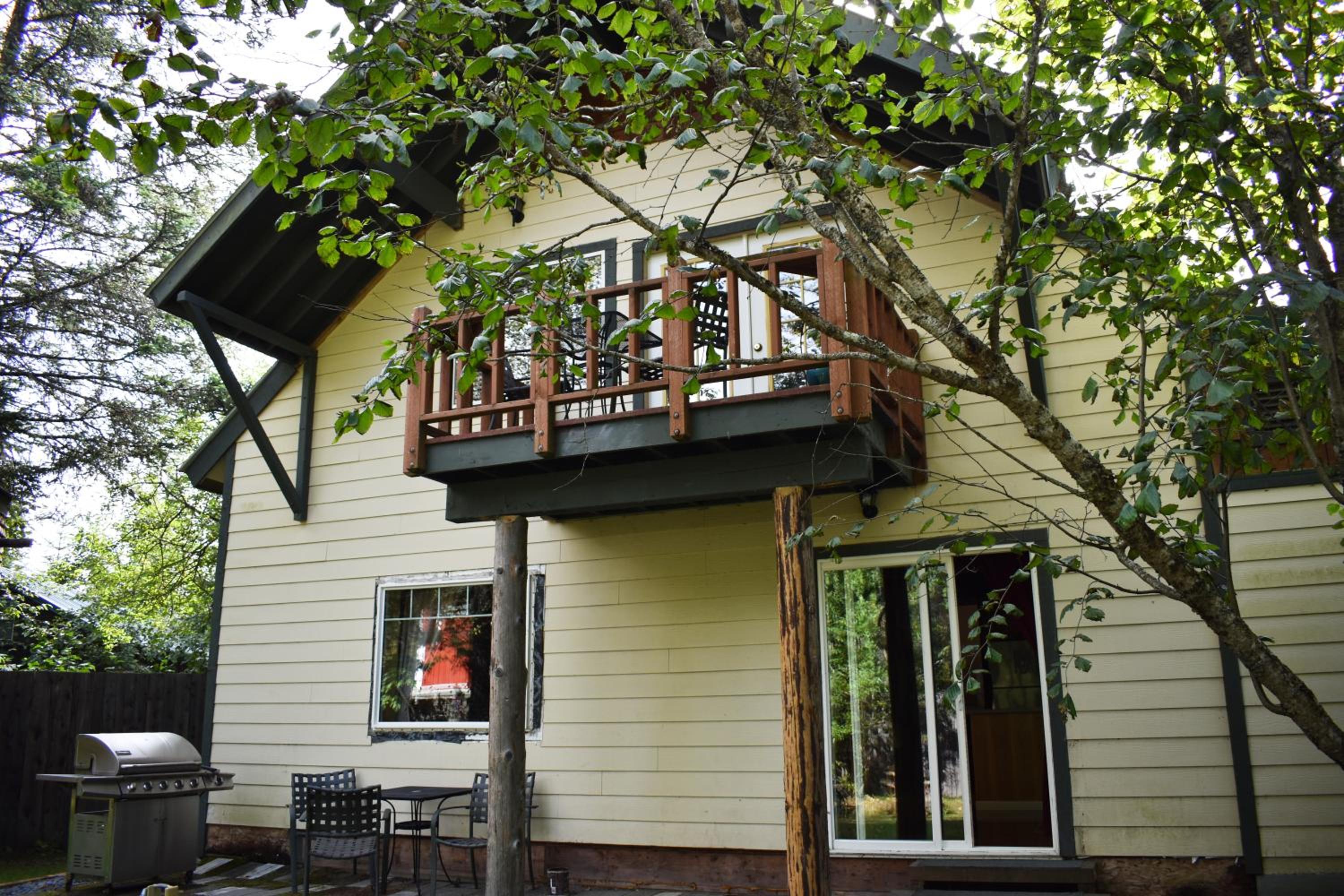 Exit Glacier Lodge