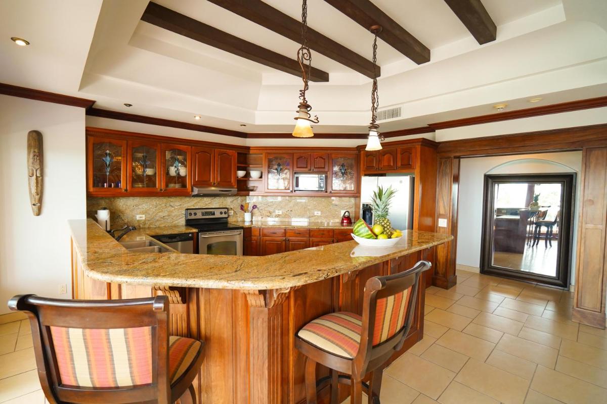 Pacifico Colonial Condominiums view 5