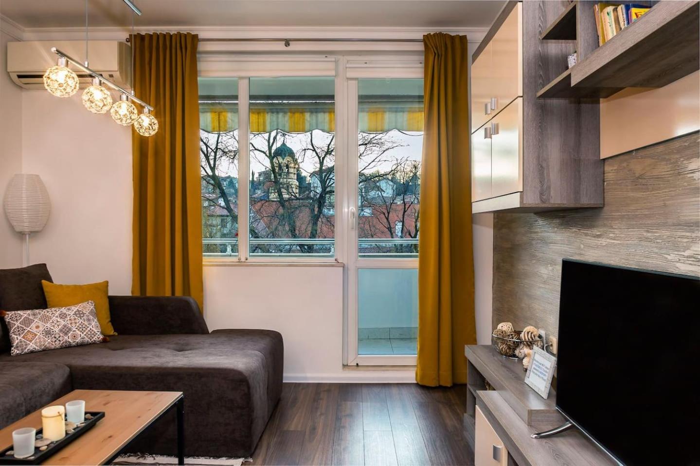 Stunning location and views!Foothills of Old town! view 4