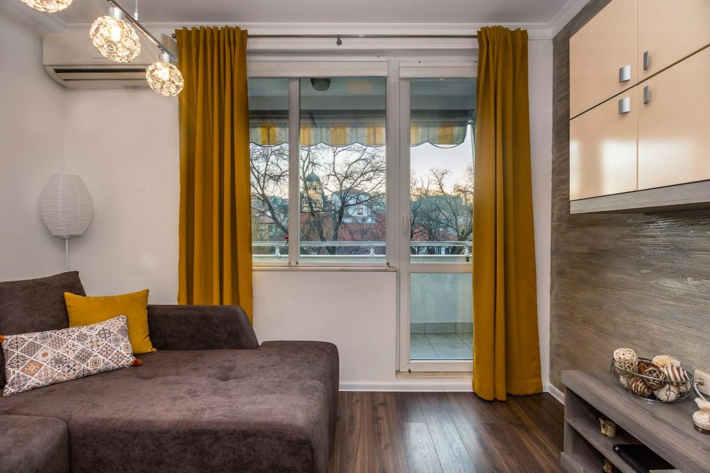 Stunning location and views!Foothills of Old town! view 3