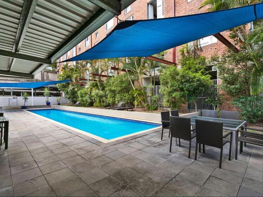 Luxury 3 brm 2 bath Woolstore apt with Courtyard view 2