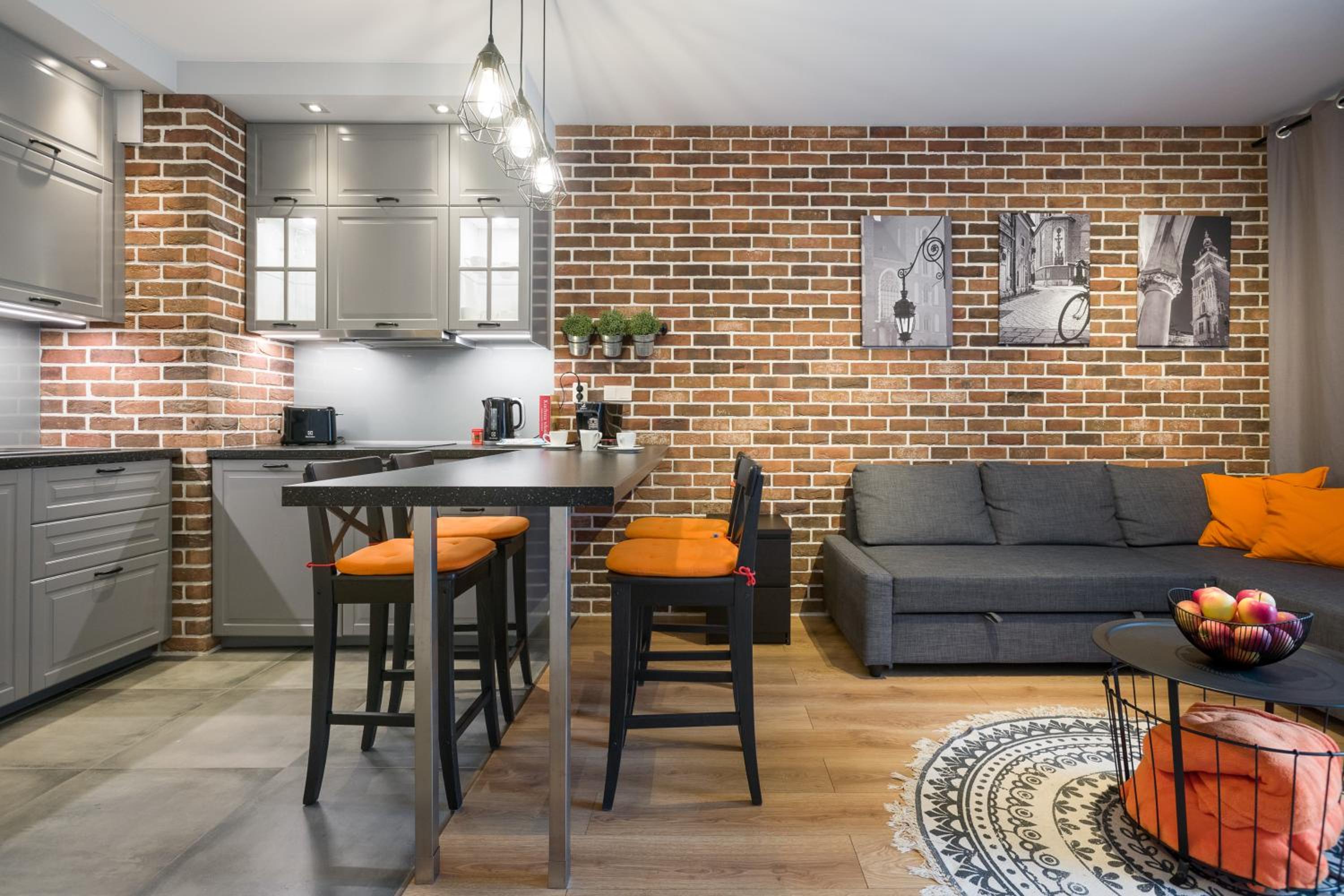 Orange, modern apartment in the city centre view 4