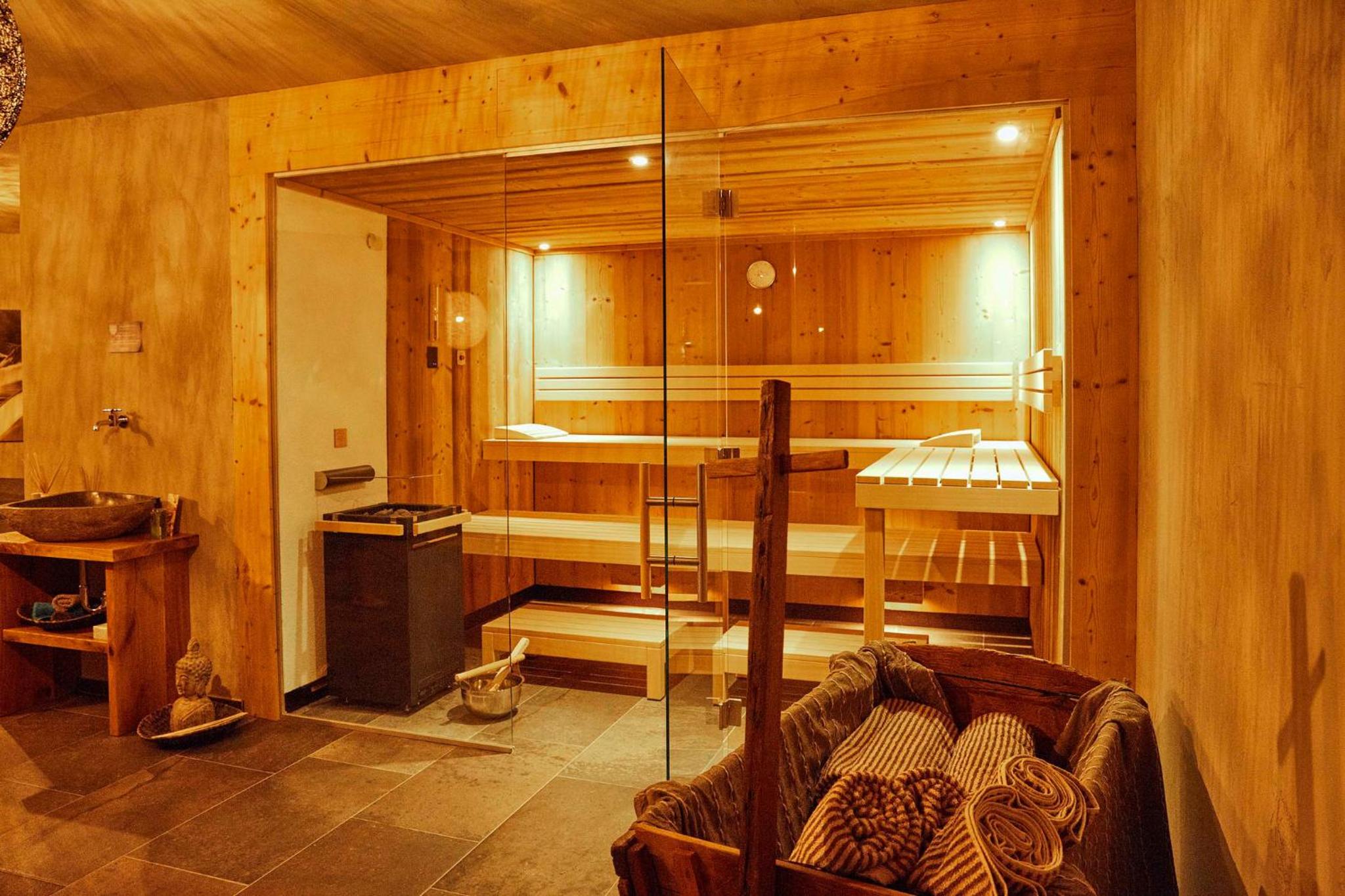 Mountain Chalet R