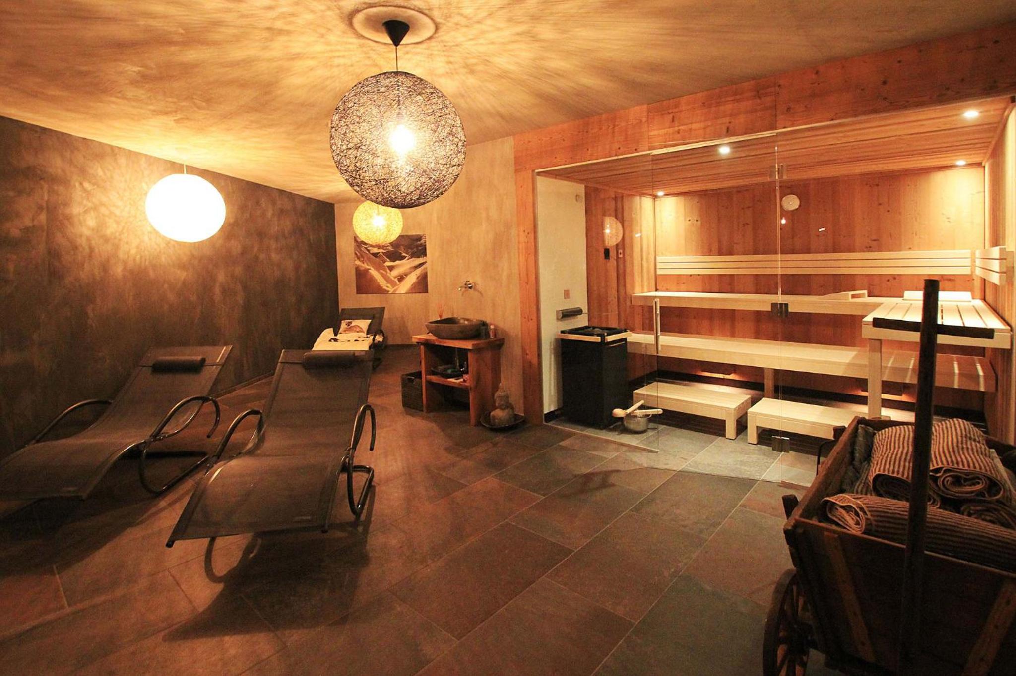 Mountain Chalet R