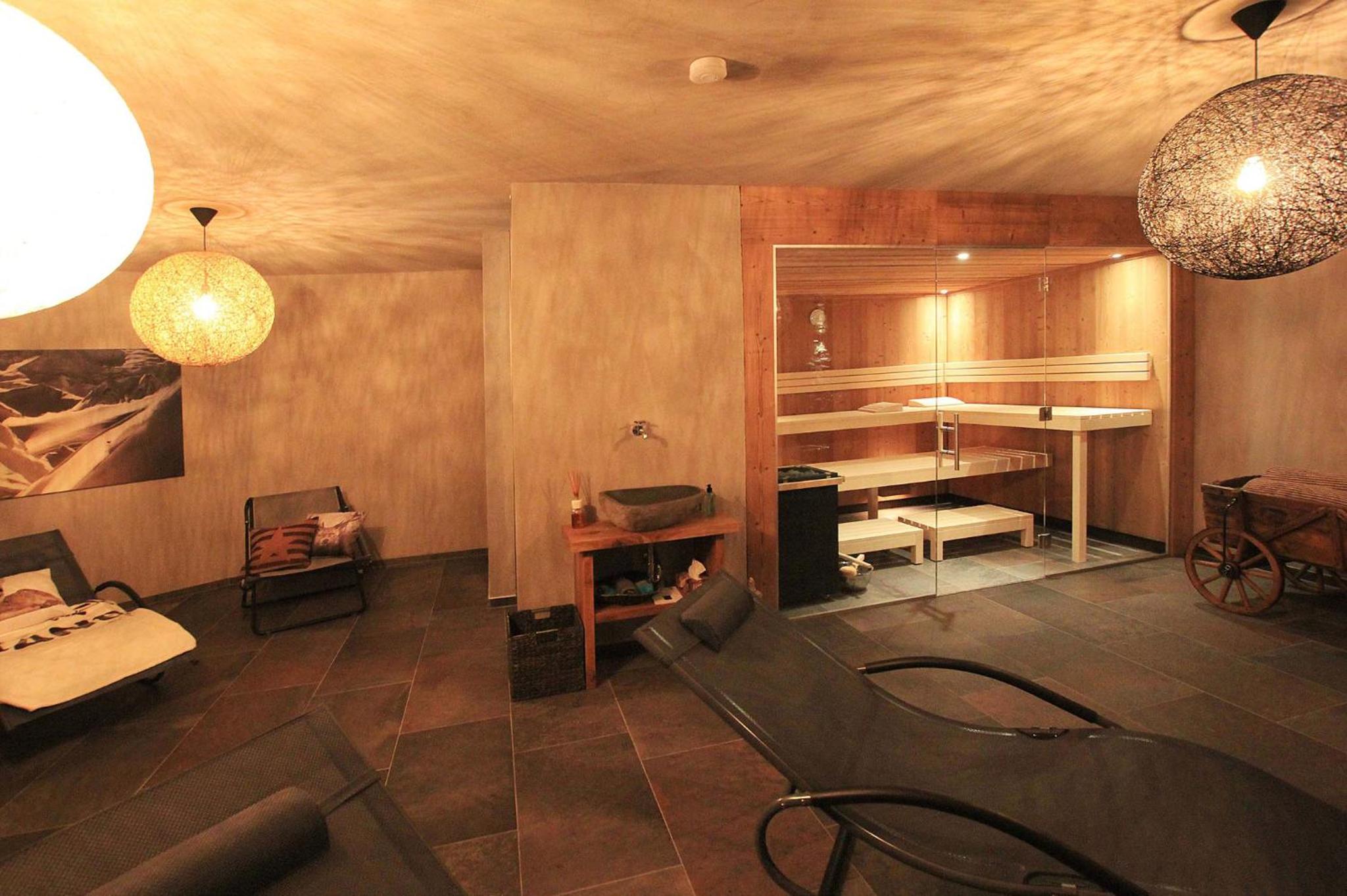 Mountain Chalet R