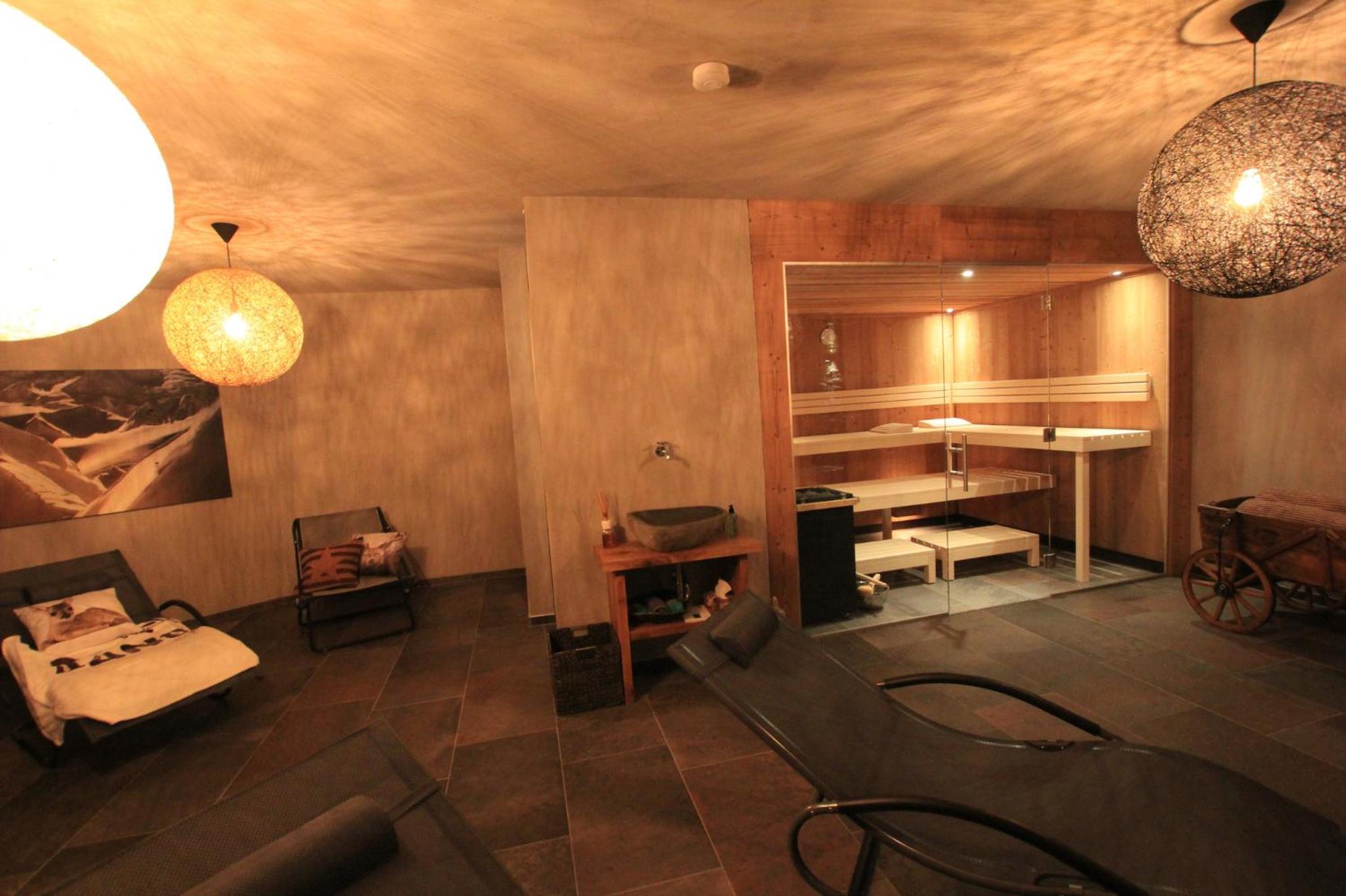 Mountain Chalet R