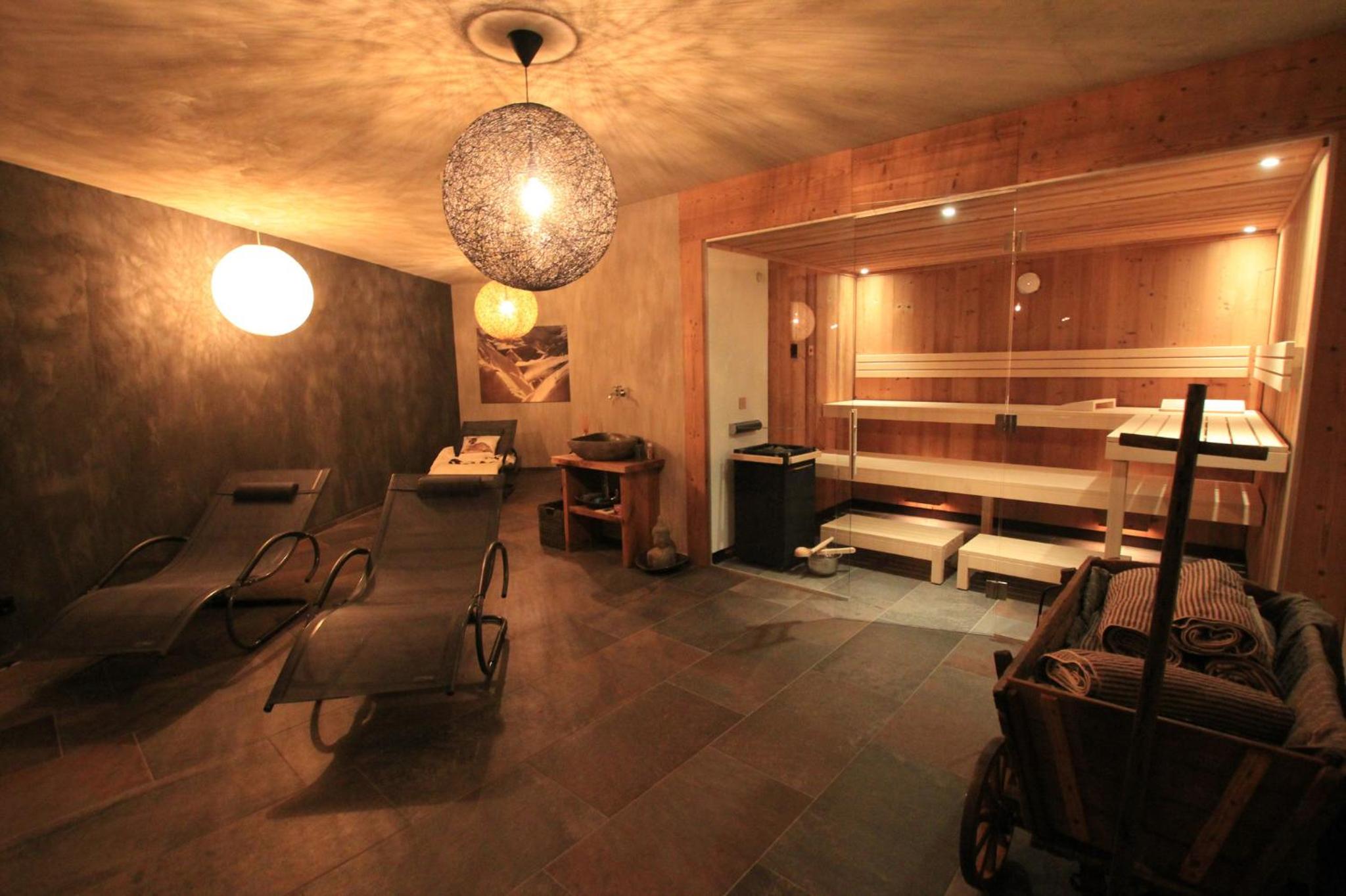 Mountain Chalet R