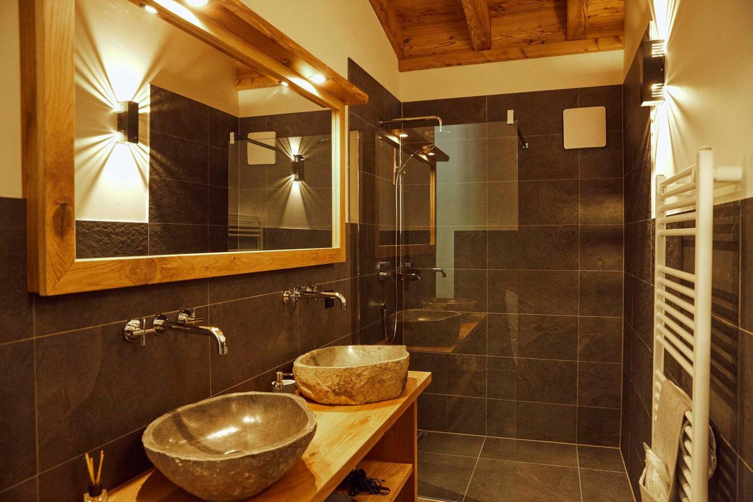 Mountain Chalet R