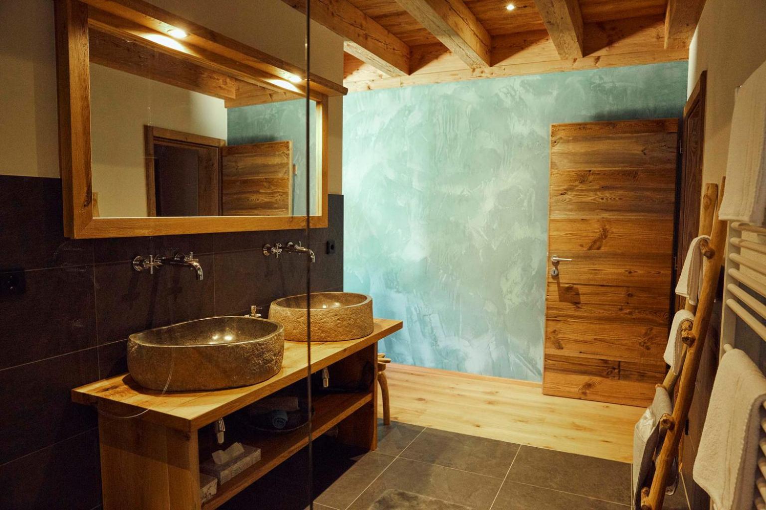 Mountain Chalet R