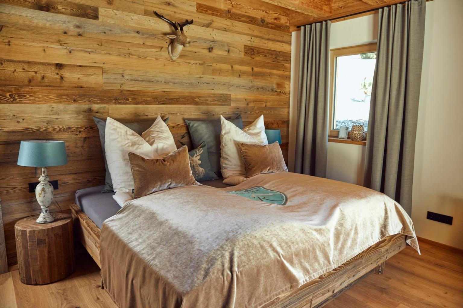 Mountain Chalet R