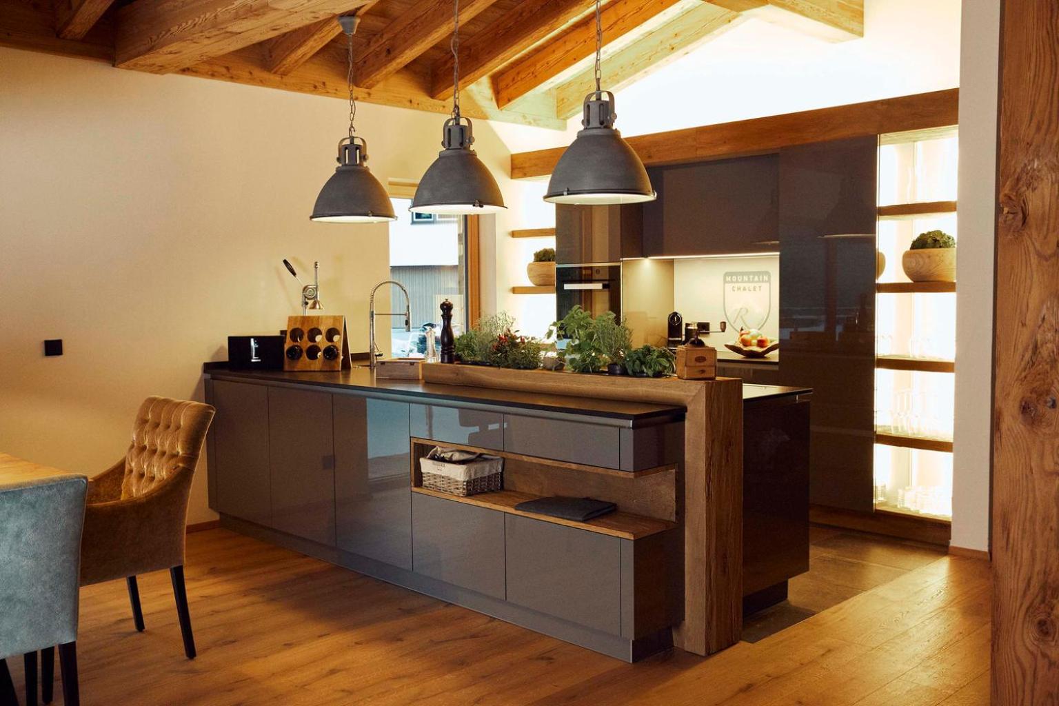 Mountain Chalet R