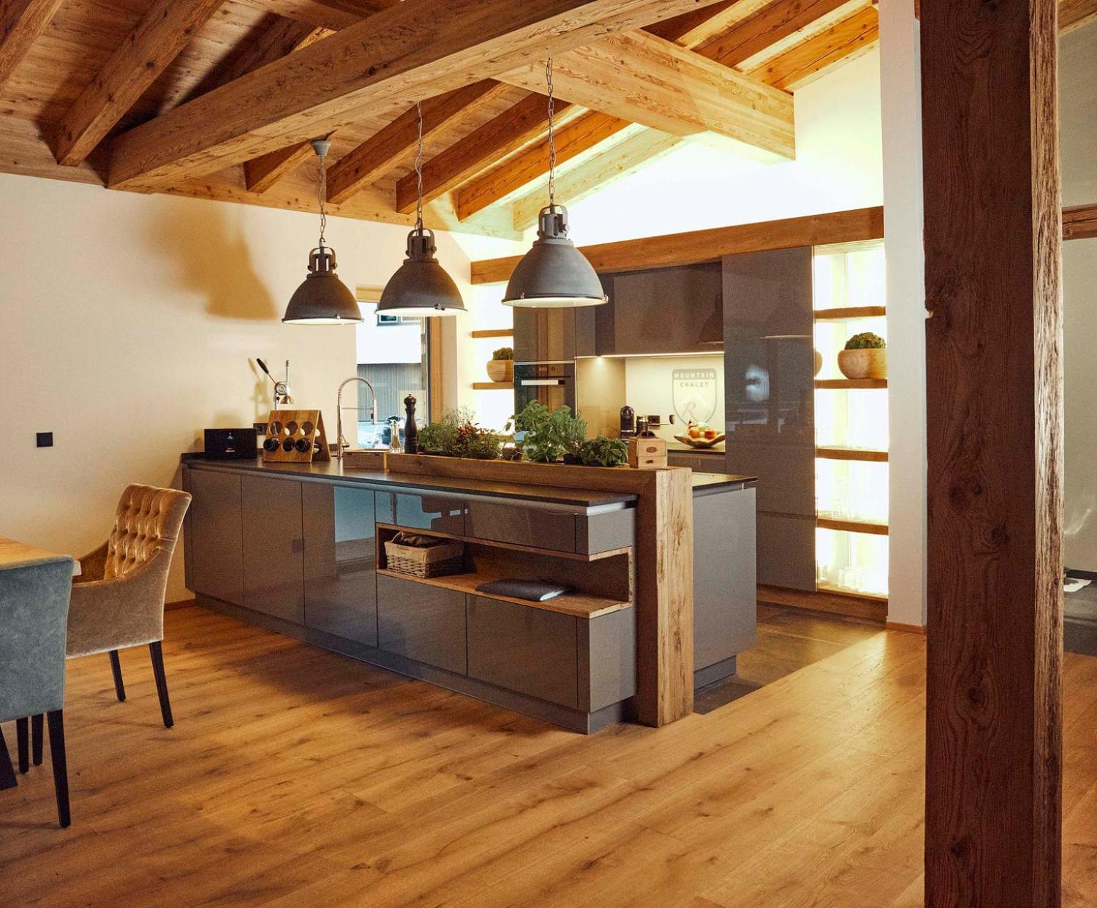 Mountain Chalet R