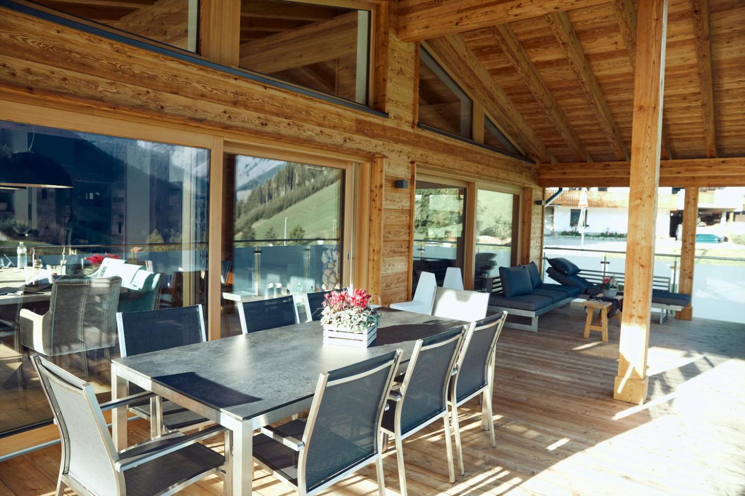 Mountain Chalet R