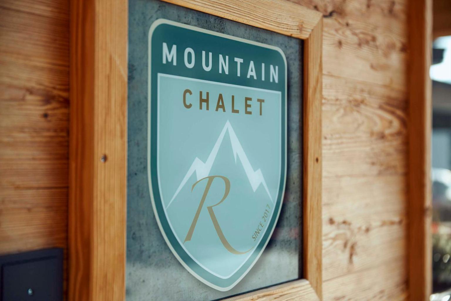 Mountain Chalet R