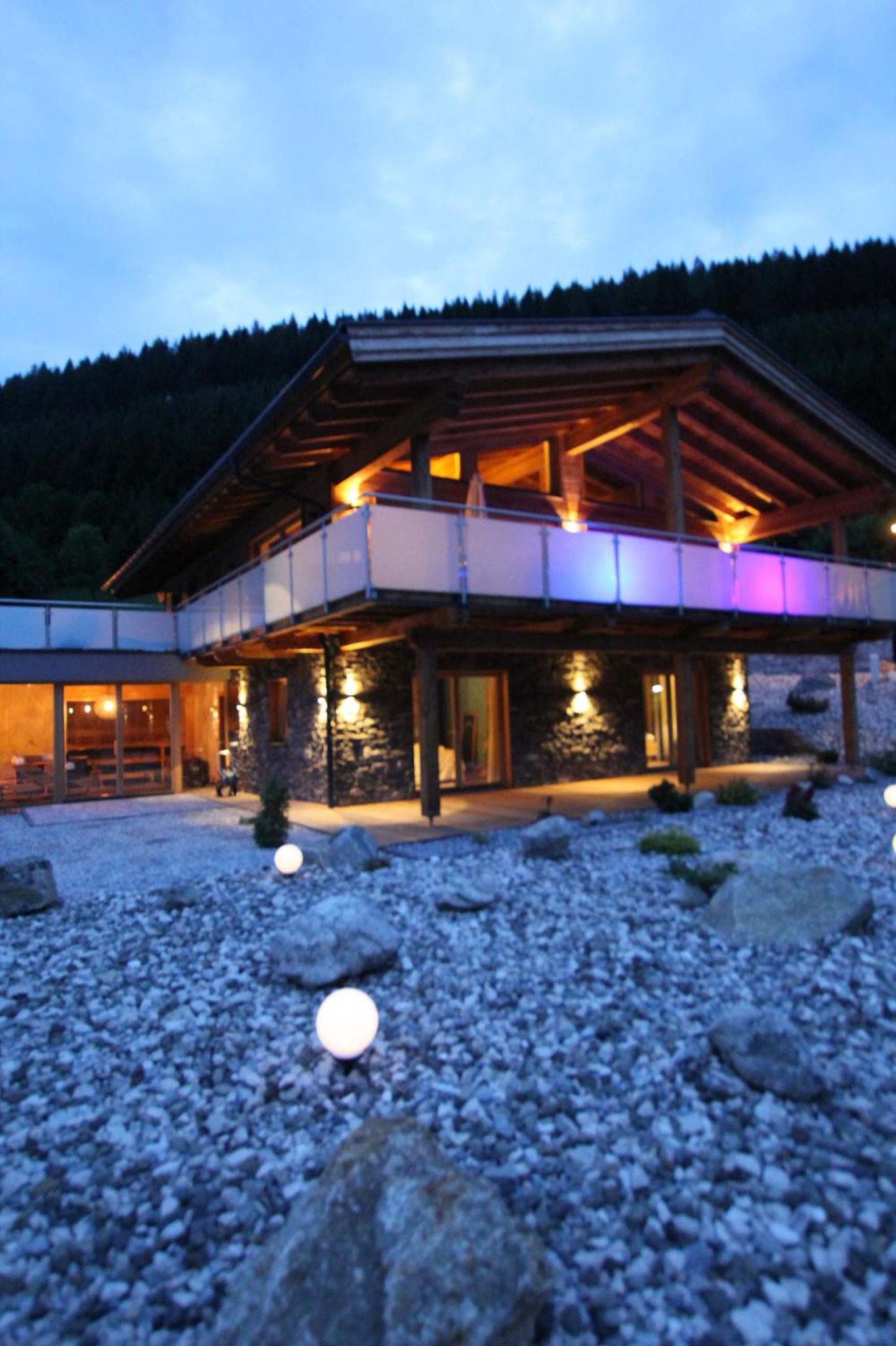 Mountain Chalet R
