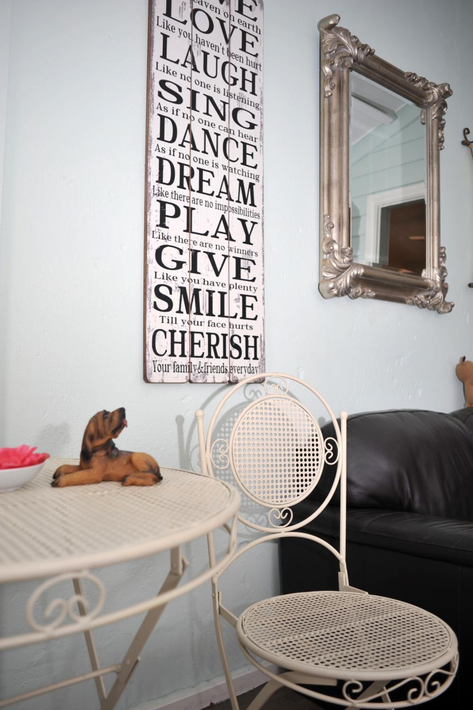 Must Love Dogs B&B & Self Contained Cottage