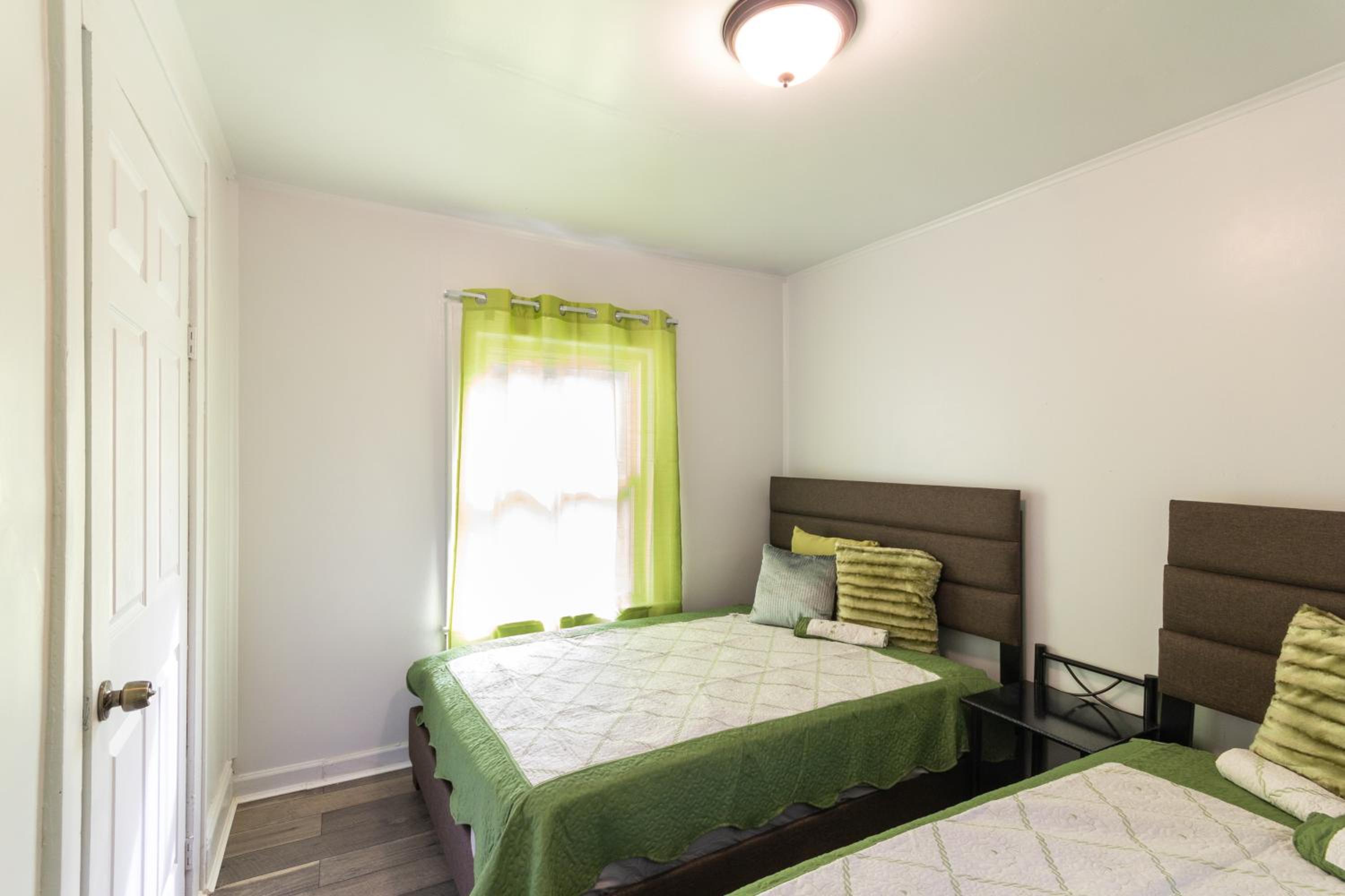 Entire House Belleville 4 Bedroom 2 Barh Parking NJ 8 view 2