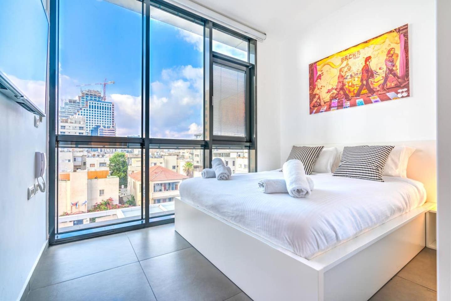 Luxury Beach Tel Aviv 2BR by Airsuite view 4