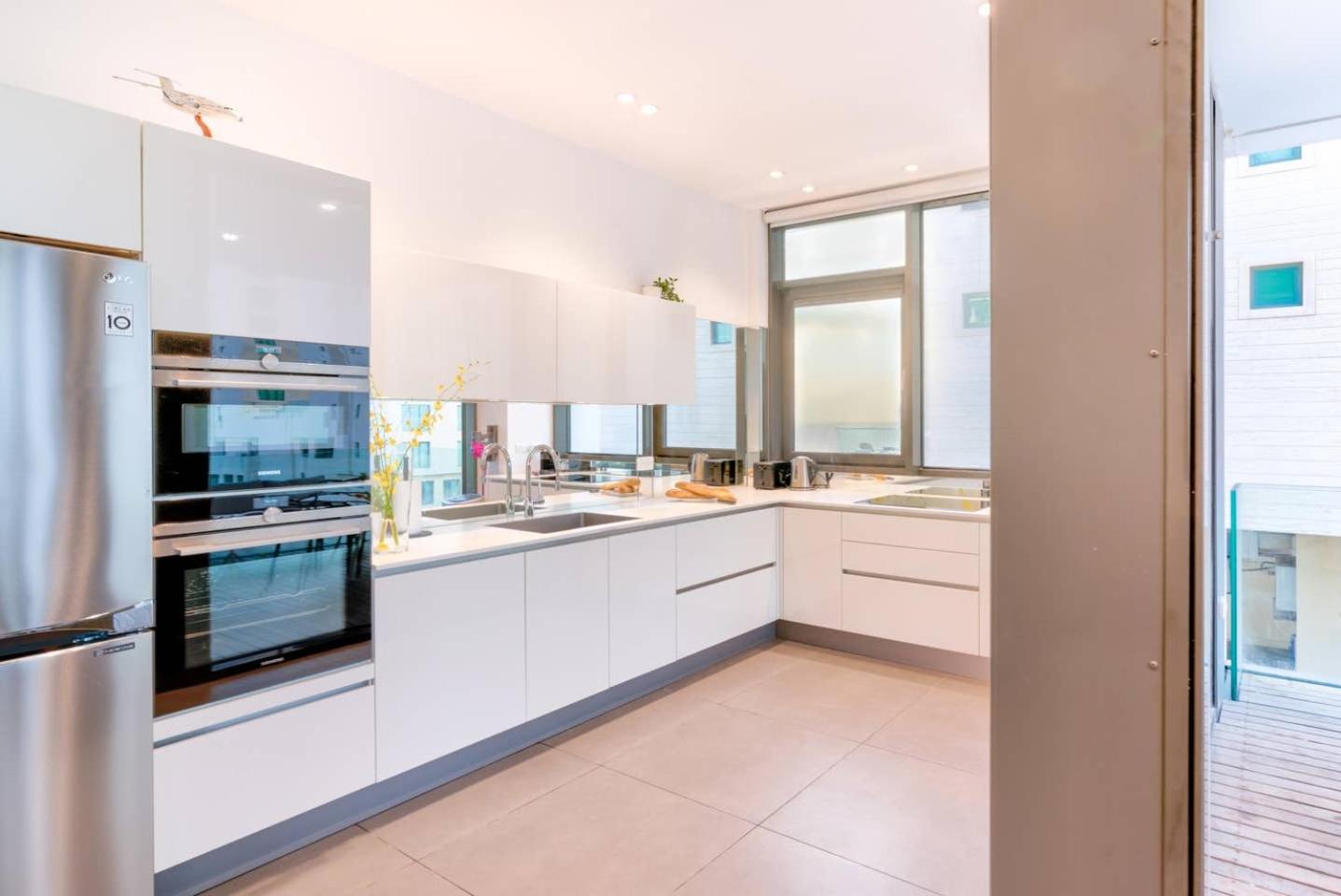 Luxury Beach Tel Aviv 2BR by Airsuite view 3