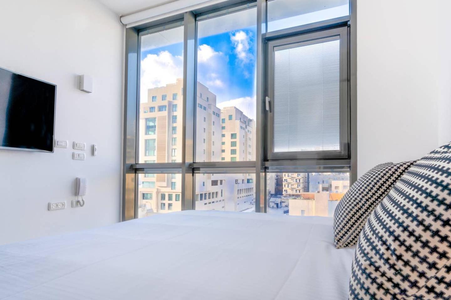 Luxury Beach Tel Aviv 2BR by Airsuite view 5