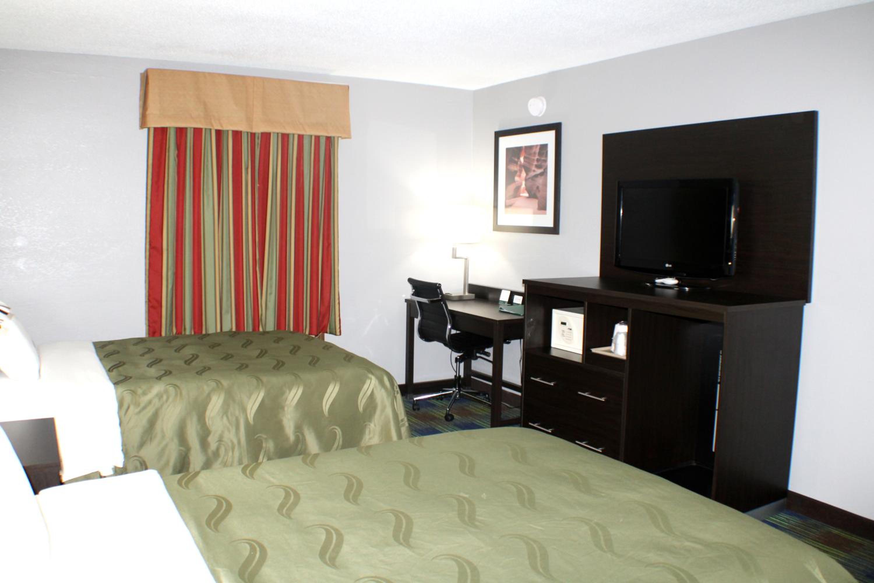 Bloomington Vacations - Quality Inn  Suites Bedford West - Property Image 5