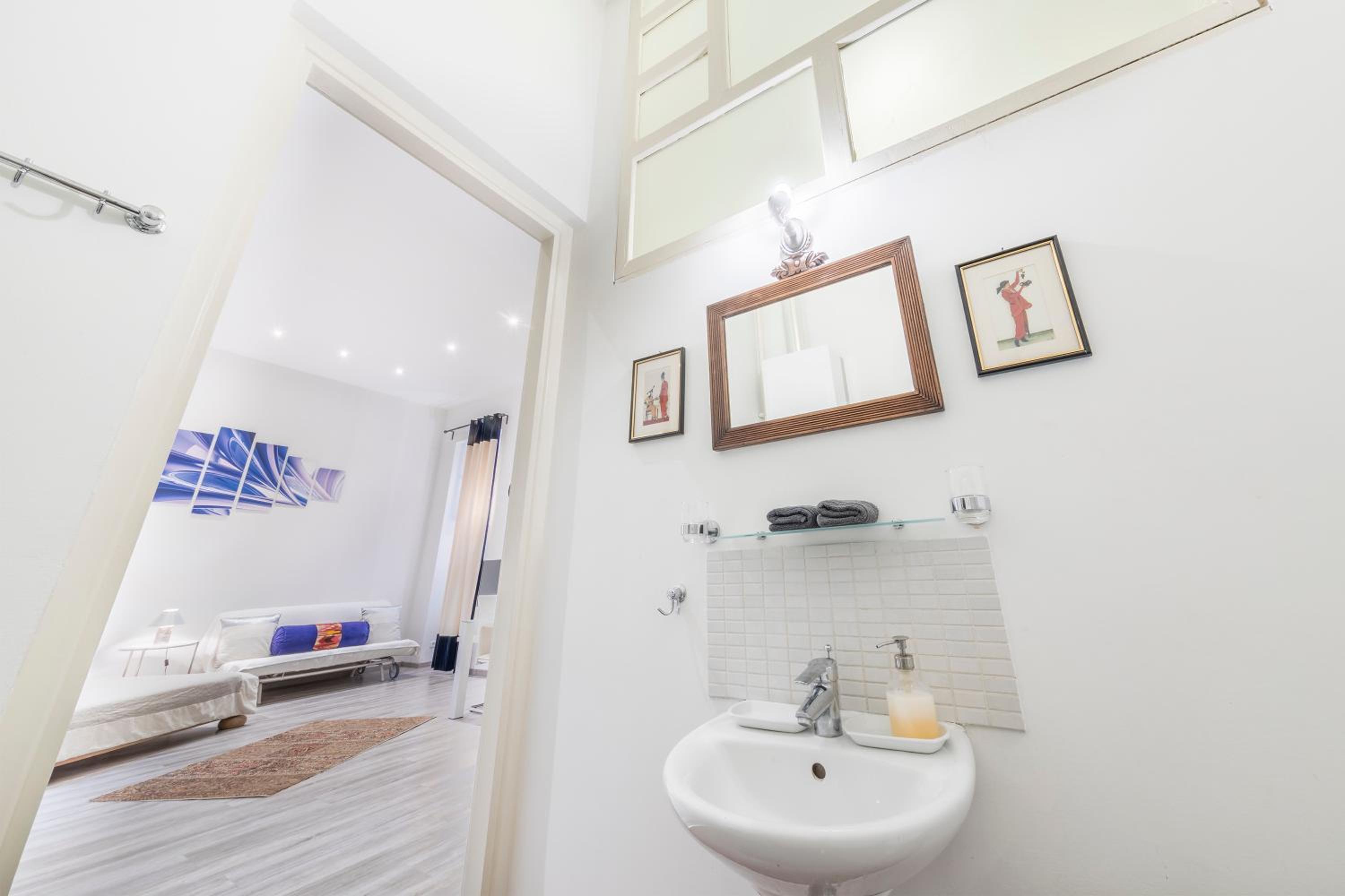 ATLANTA apartment is in the heart of Budapest