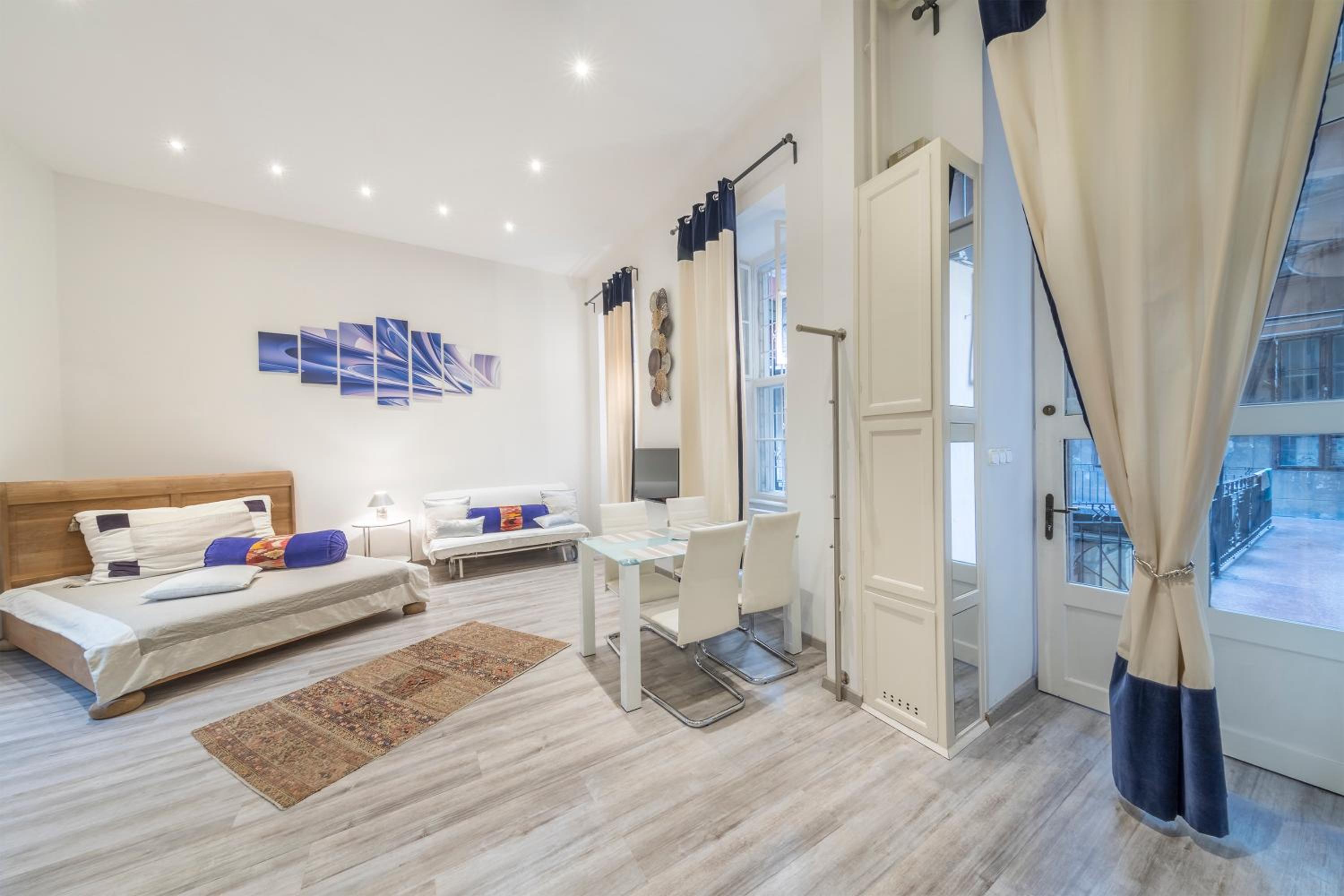 ATLANTA apartment is in the heart of Budapest