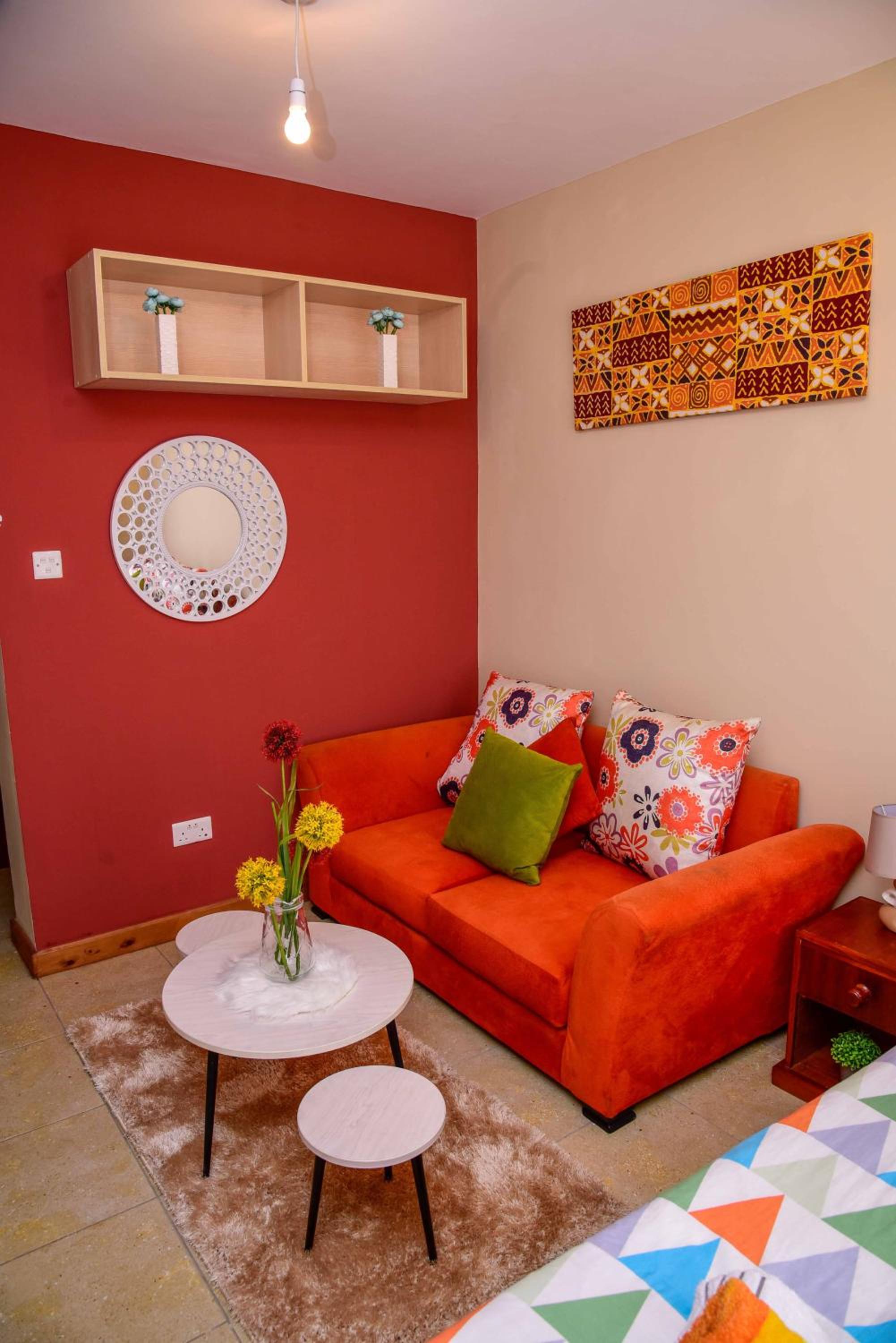 PIT-STOP NAIROBI: LOCATED NEAR AIRPORT & TOURIST CIRCUIT