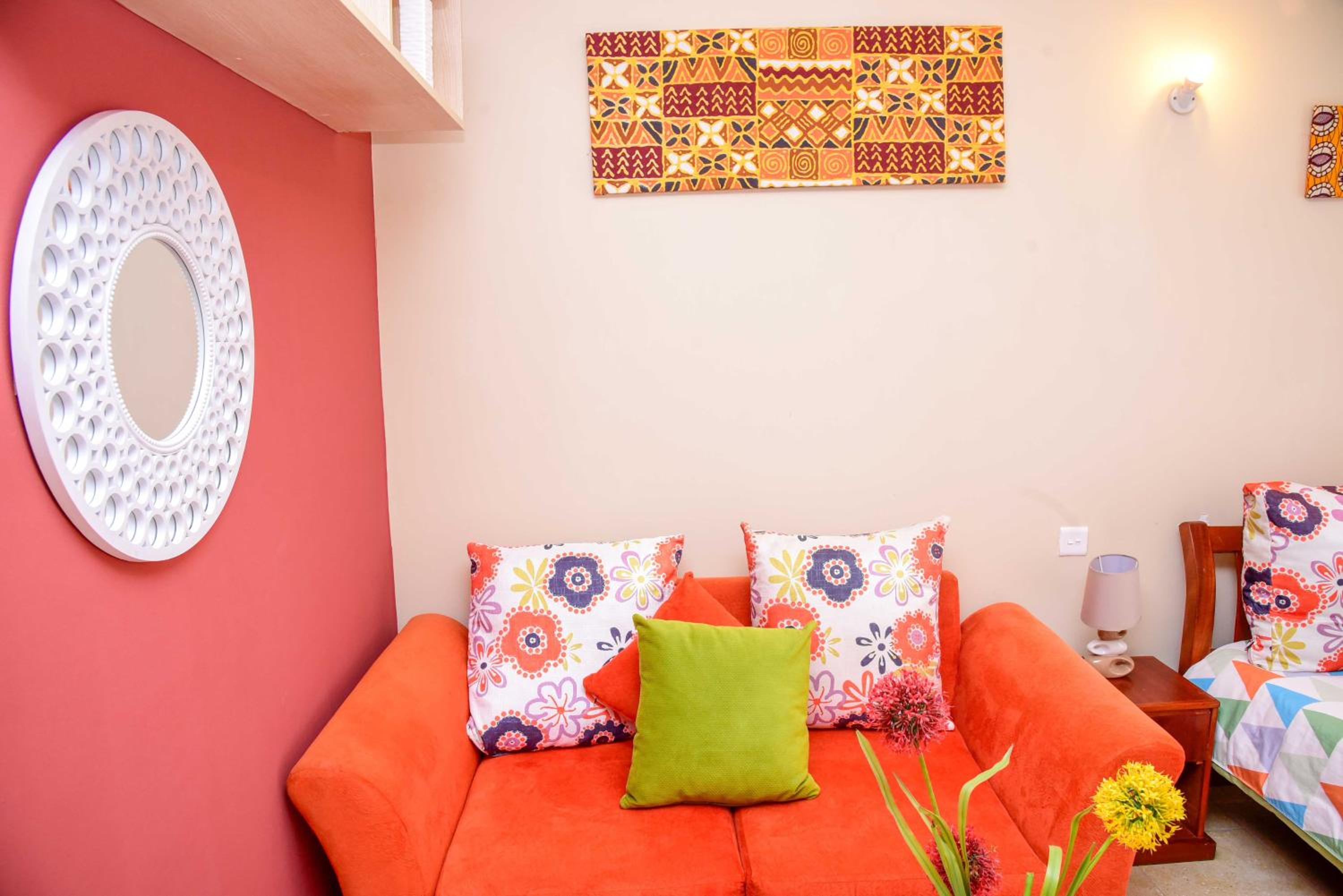 PIT-STOP NAIROBI: LOCATED NEAR AIRPORT & TOURIST CIRCUIT