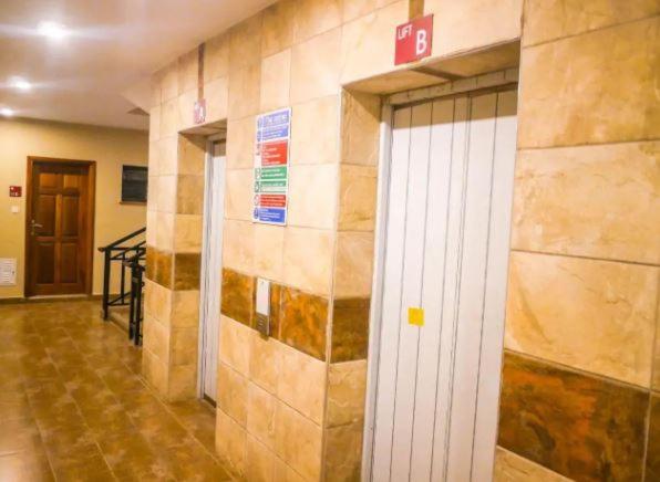 PIT-STOP NAIROBI: LOCATED NEAR AIRPORT & TOURIST CIRCUIT