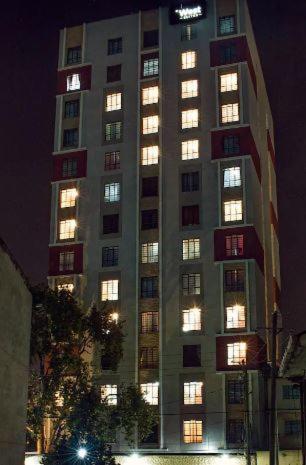 PIT-STOP NAIROBI: LOCATED NEAR AIRPORT & TOURIST CIRCUIT