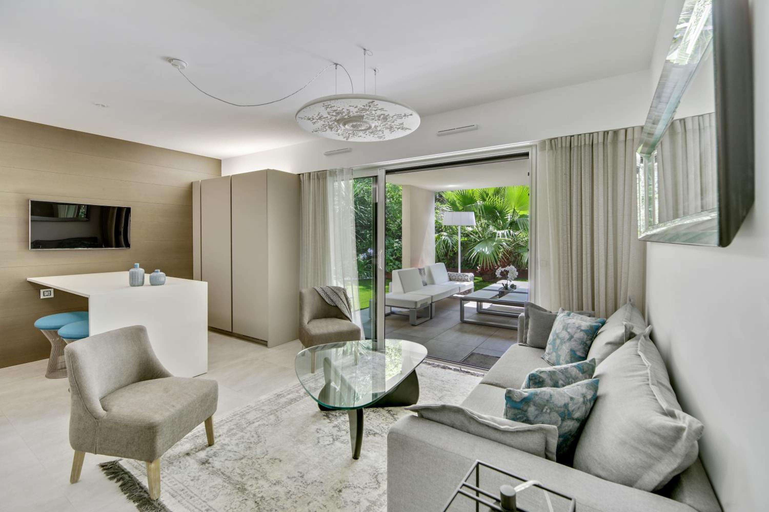 Luxury & Exclusive Resort view 3