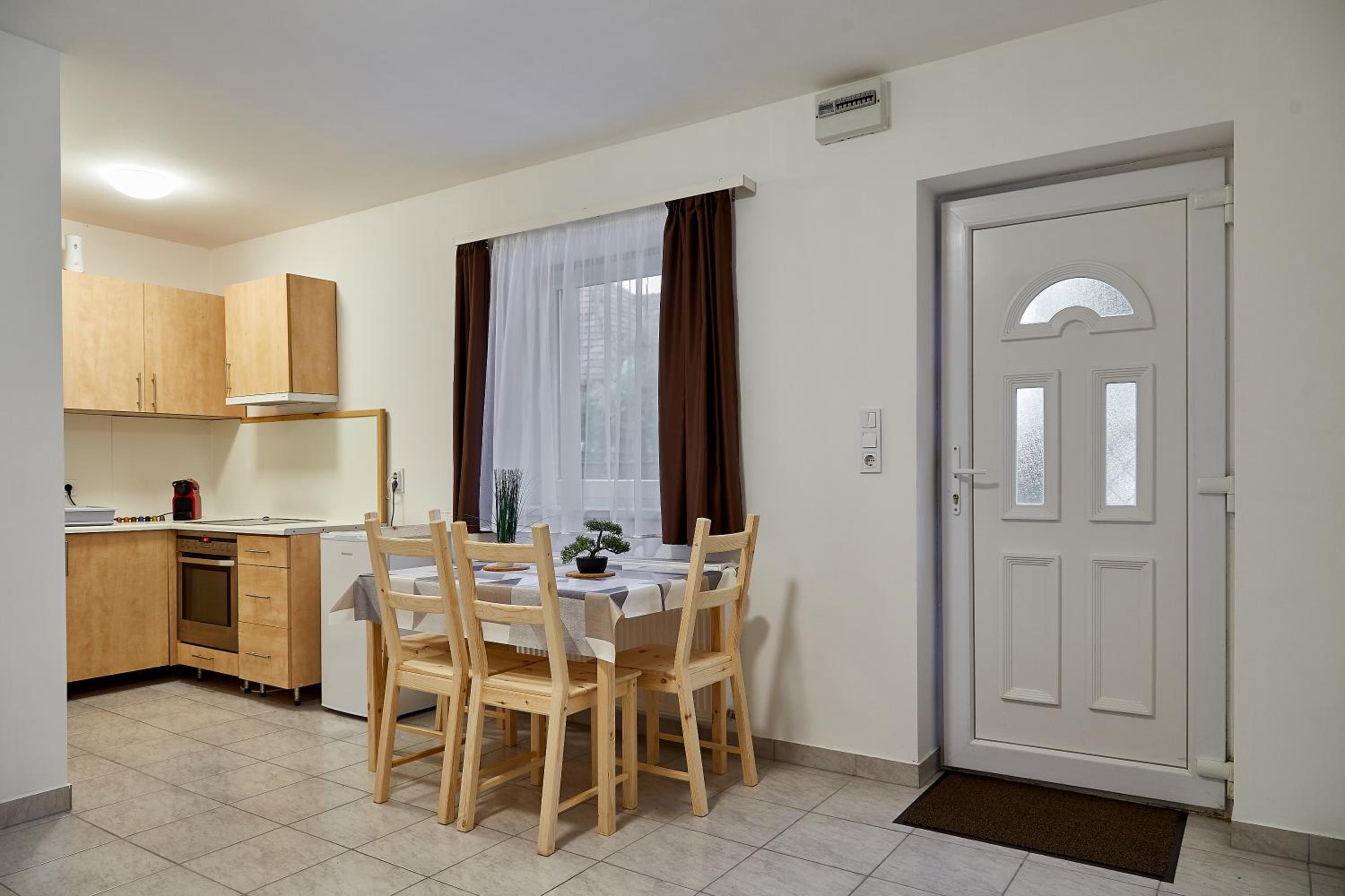 AqFel Airport Apartment view 3