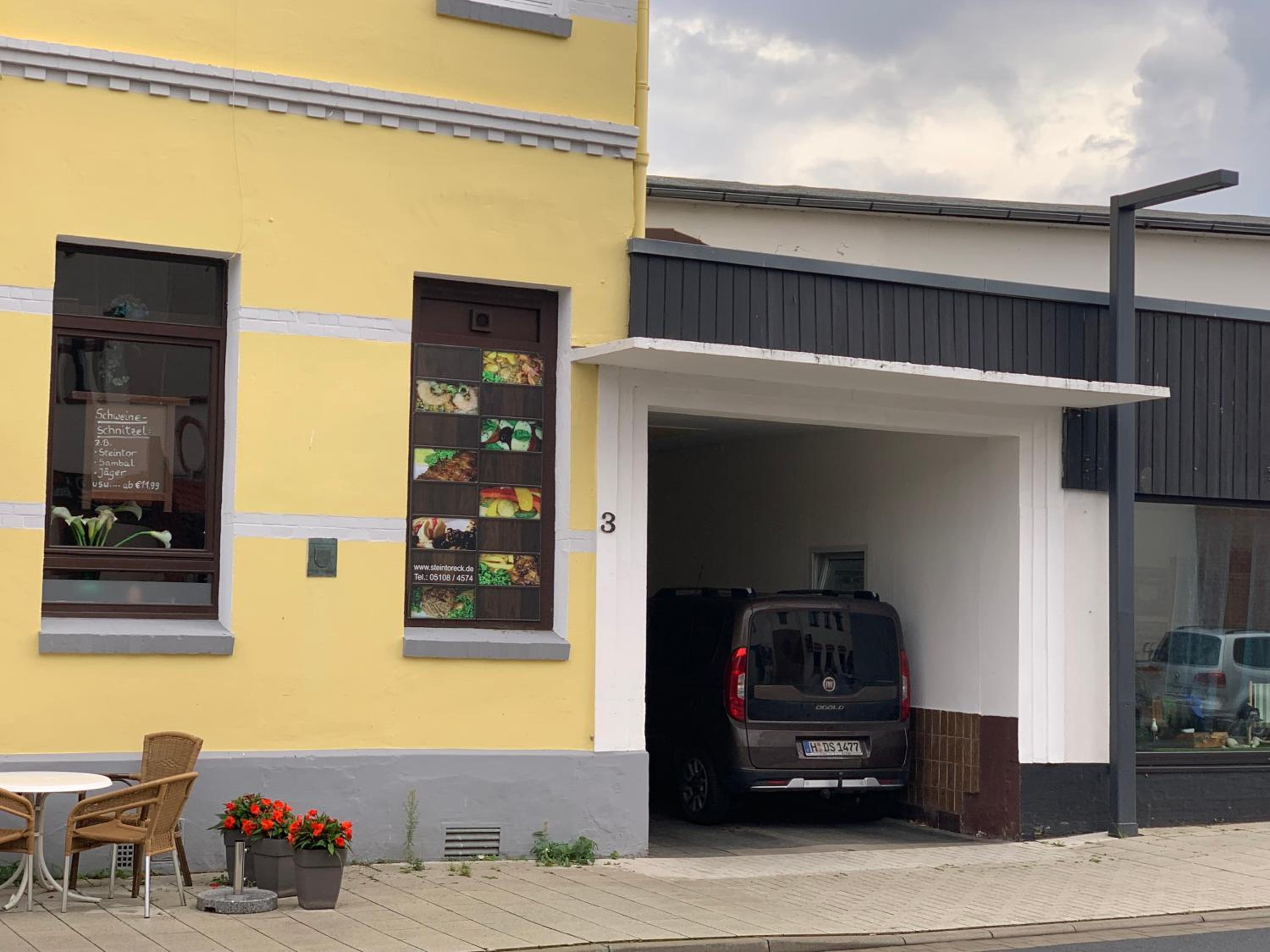 Moderne 4 Zimmer Apartment mit Bergblick Stadtzentrum Contactless Check-in view 2