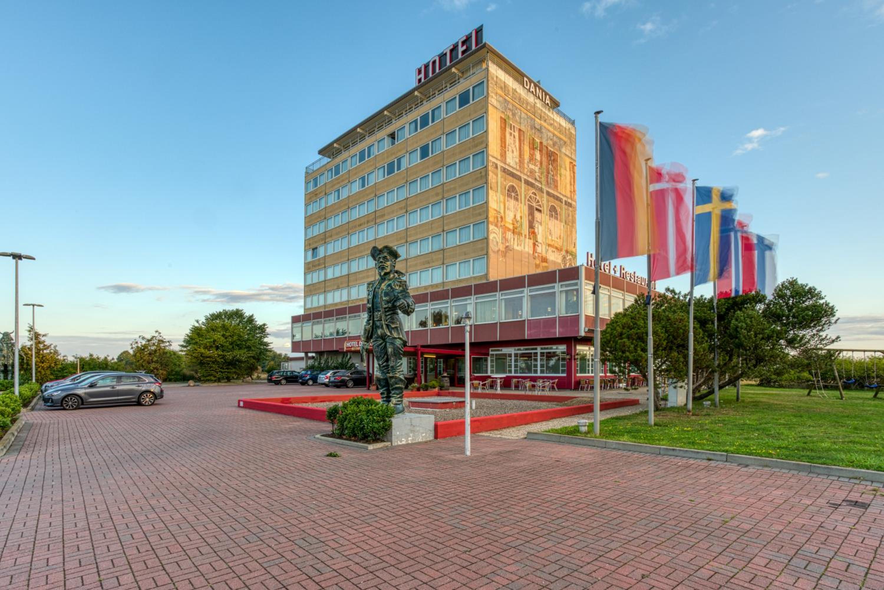 Hotel FF&E Hotel Dania - Image 1