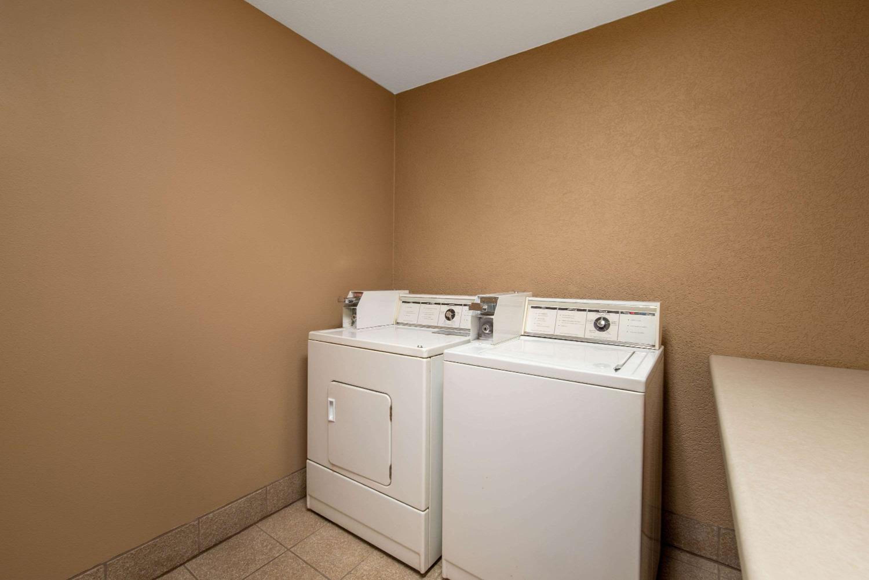 Mitchell Vacations - Days Inn by Wyndham Mitchell SD - Property Image 3
