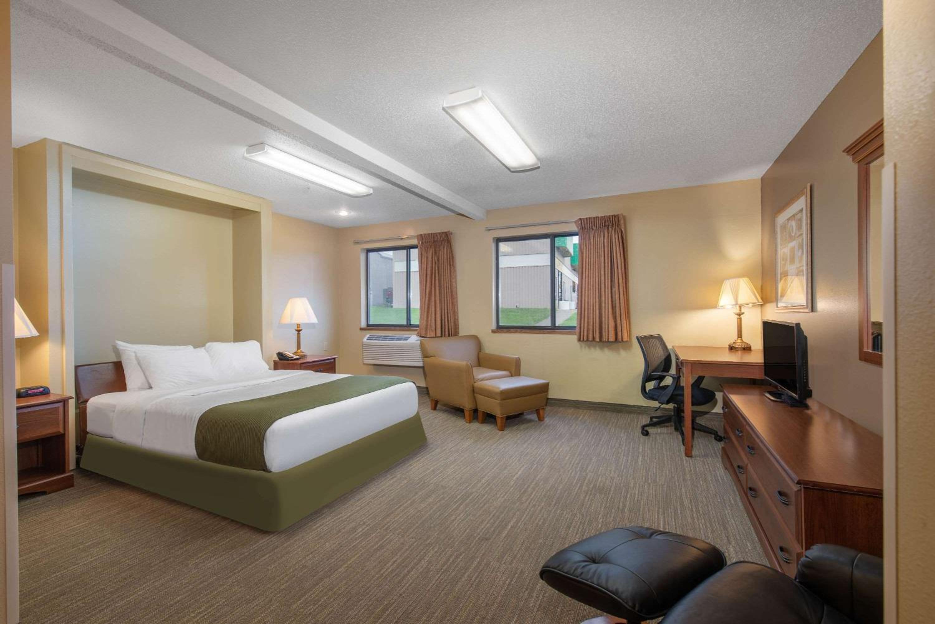 Mitchell Vacations - Days Inn by Wyndham Mitchell SD - Property Image 4