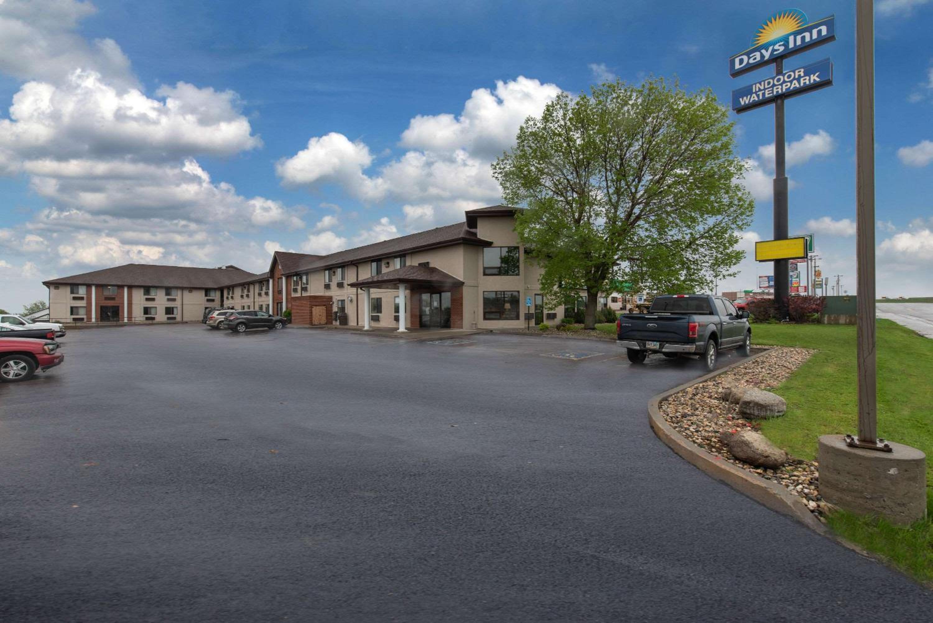 Mitchell Vacations - Days Inn by Wyndham Mitchell SD - Property Image 1