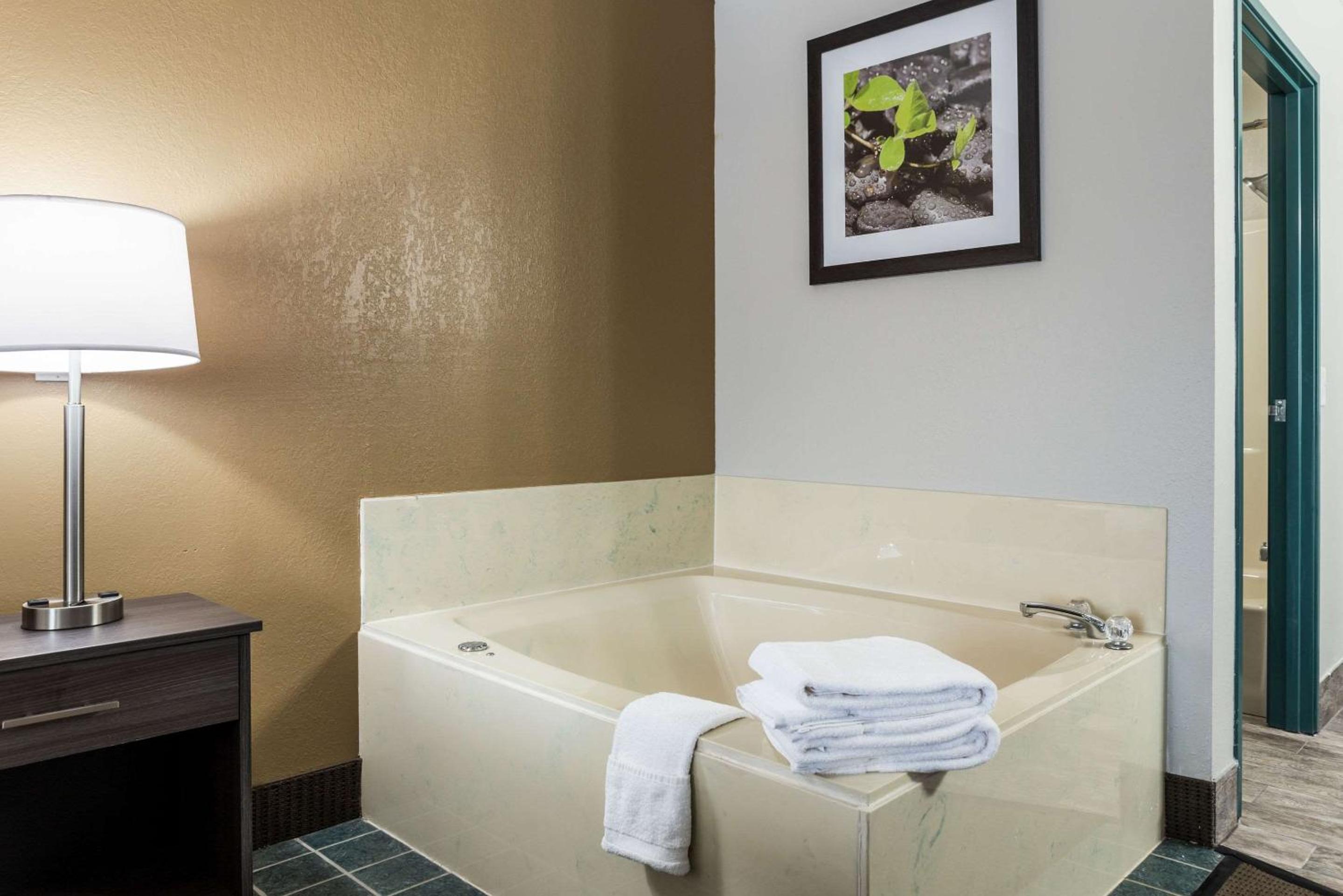 Quality Inn - Property Image 2