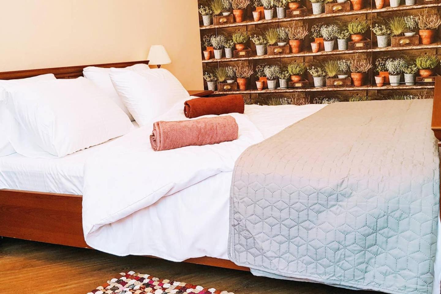 Kyiv TOP LOCATION 60m2 apt in old city fast WIFI selfchekin view 2