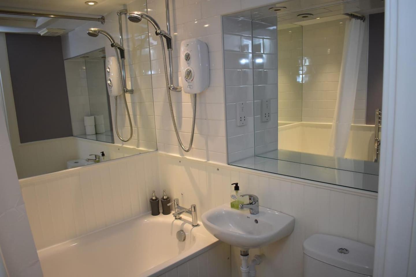 West Port - 2BR in the heart of the old town just off the Grassmarket view 2