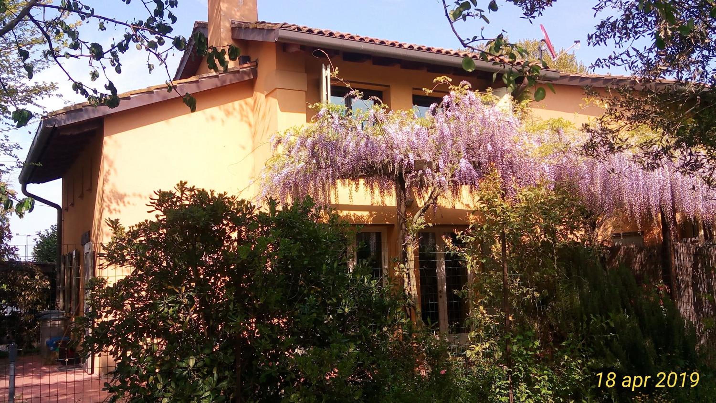 Il Fienile, casa vacanza in campagna con parcheggio privato e giardino privato, a 6 chilometri da Bologna centro e 1 chilometro da Bologna Fiera, Parco com view 2