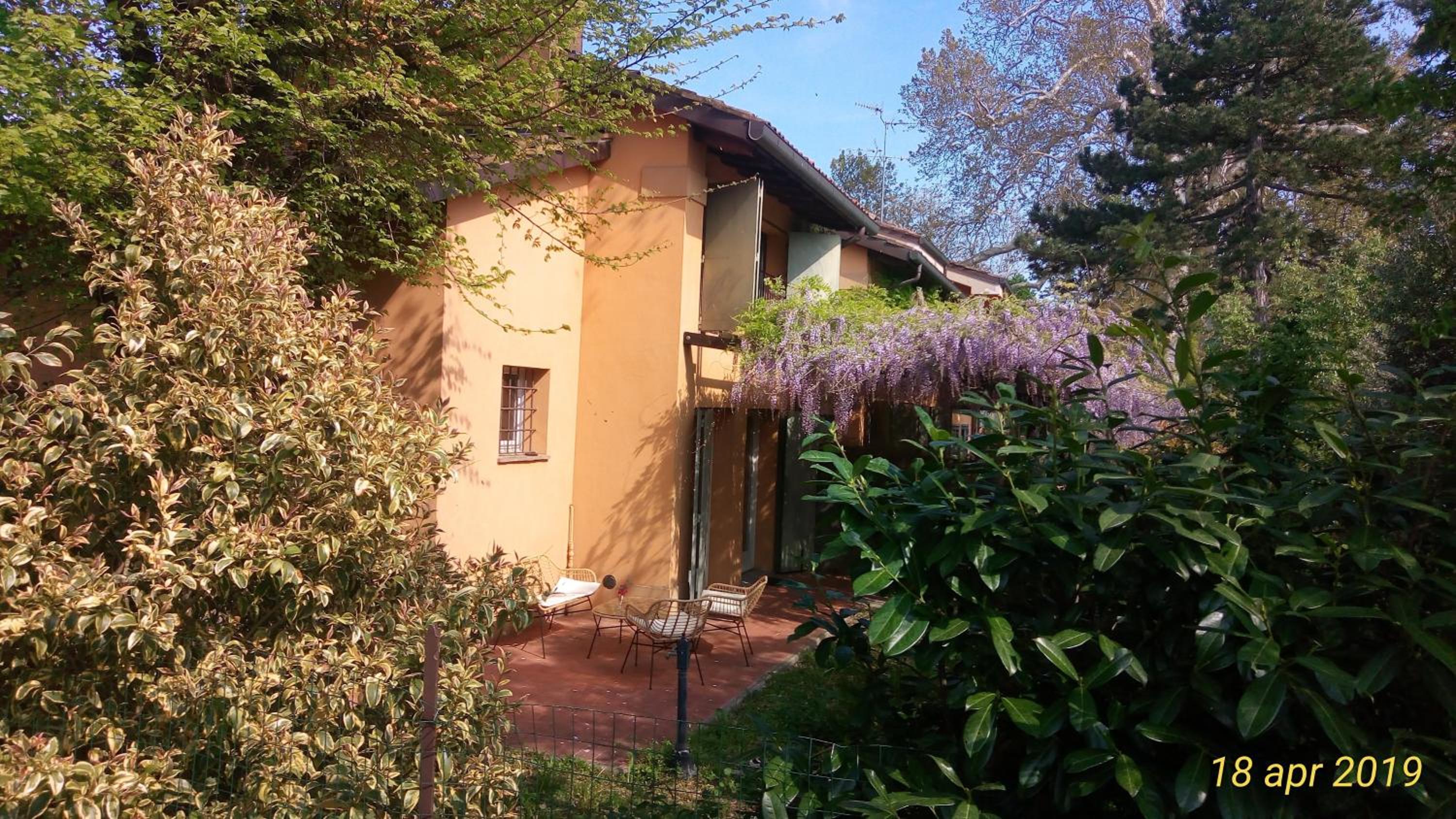 Il Fienile, casa vacanza in campagna con parcheggio privato e giardino privato, a 6 chilometri da Bologna centro e 1 chilometro da Bologna Fiera, Parco com view 4