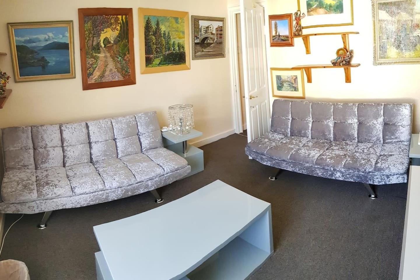 Canterbury within the city wall - Sleeps 7 - Pet-Friendly with Garden view 2