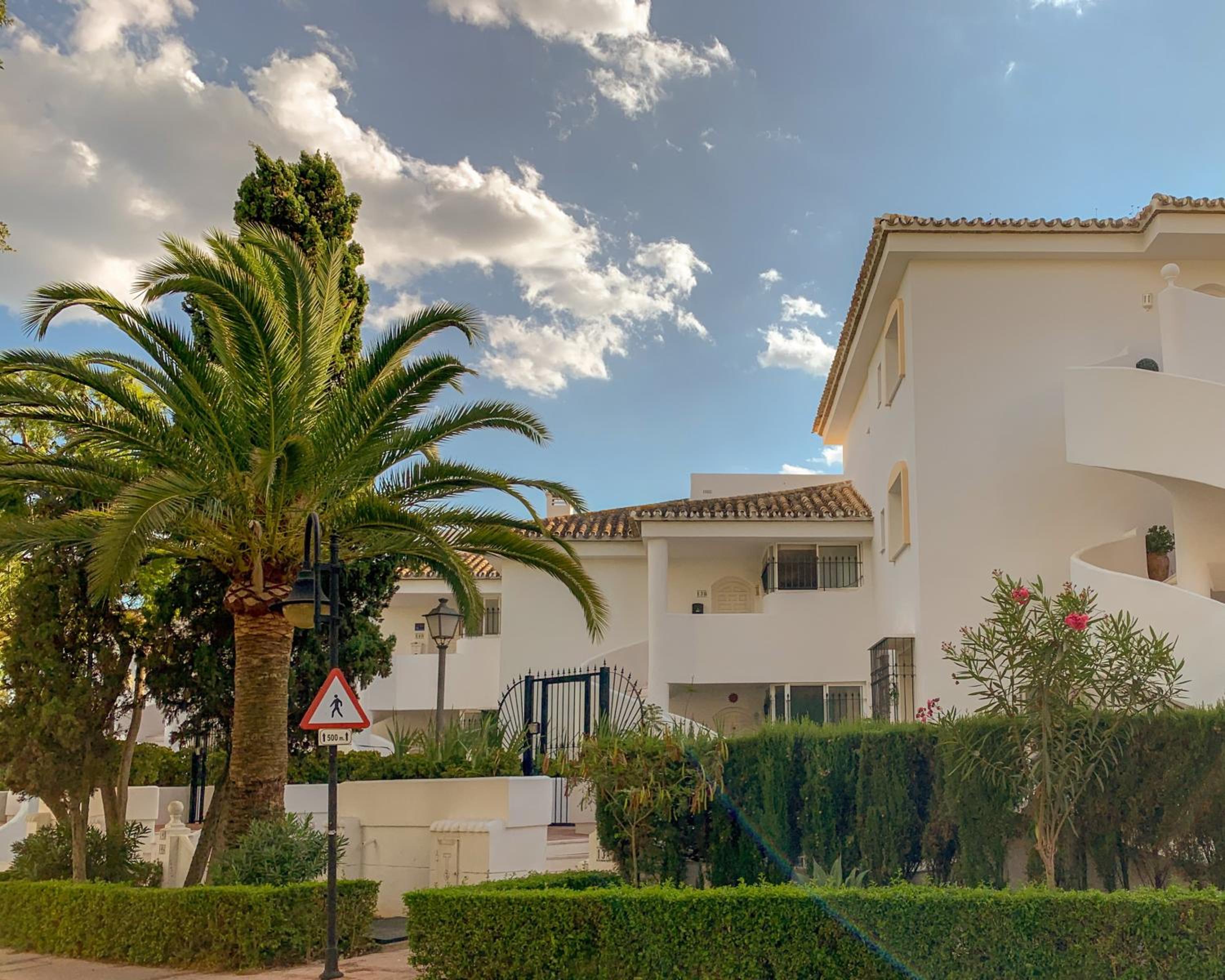 Luxury Apartm Brand newSwimming PoolGolf Beach