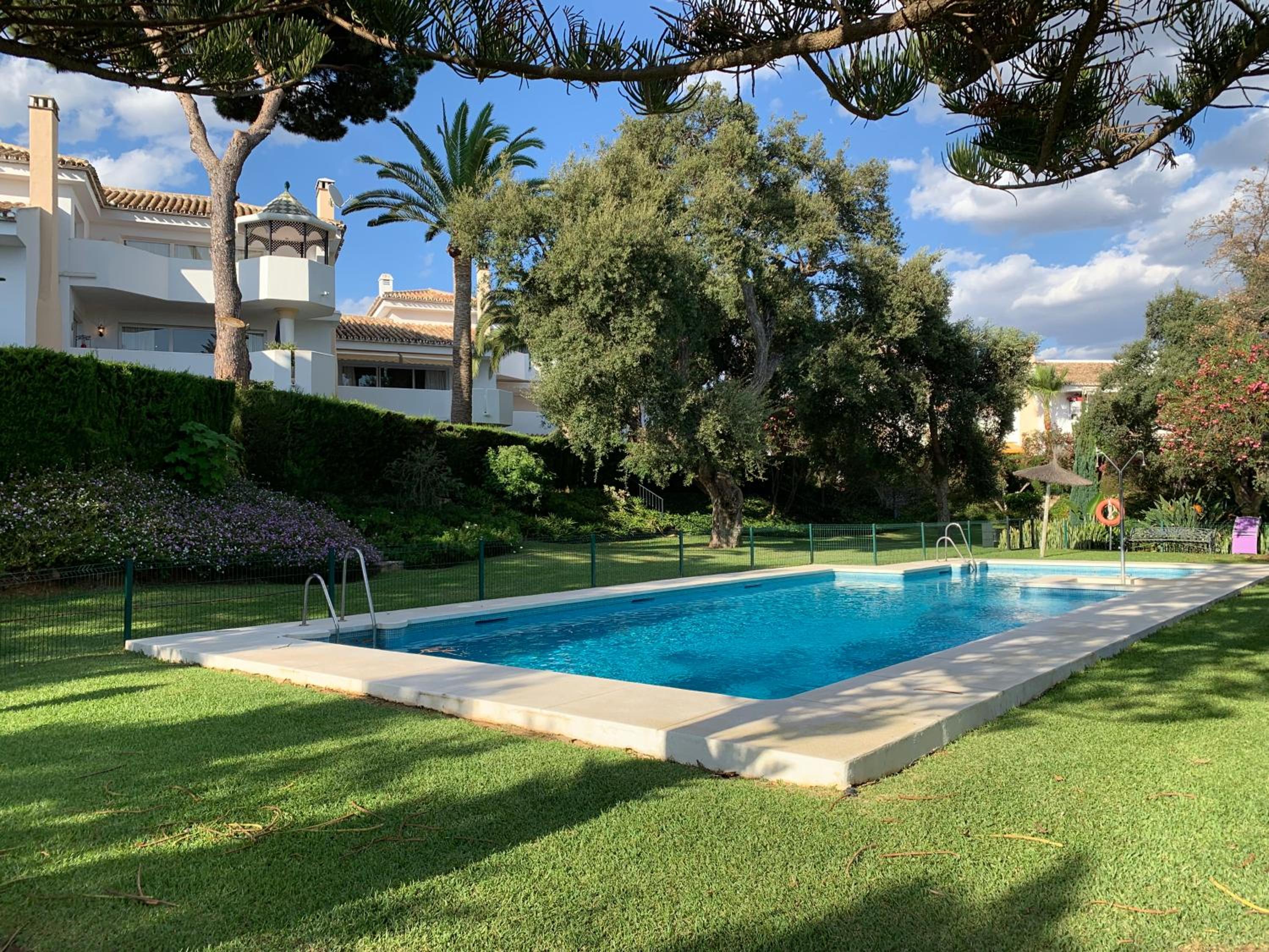 Luxury Apartm Brand newSwimming PoolGolf Beach