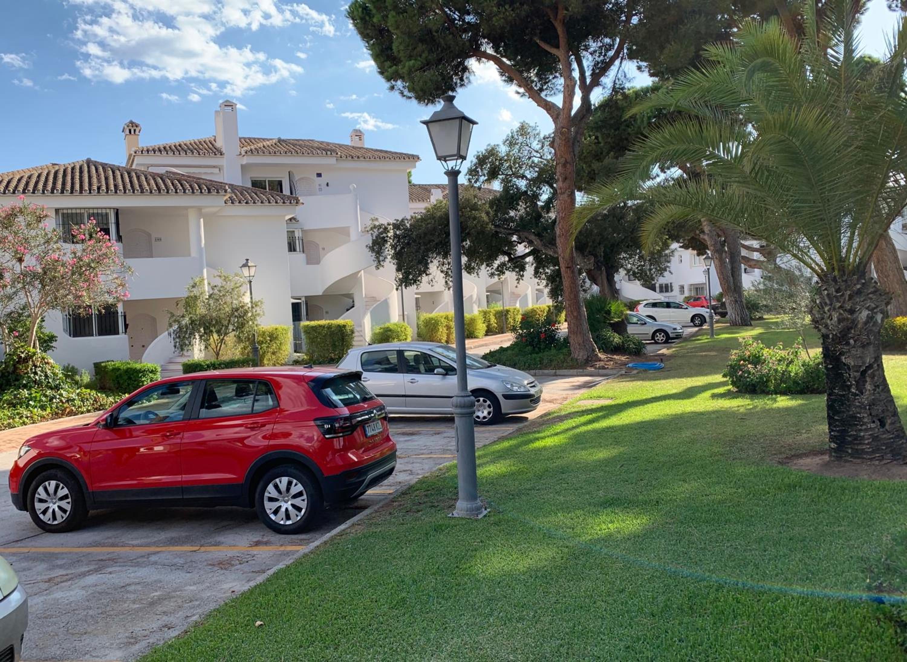 Luxury Apartm Brand newSwimming PoolGolf Beach